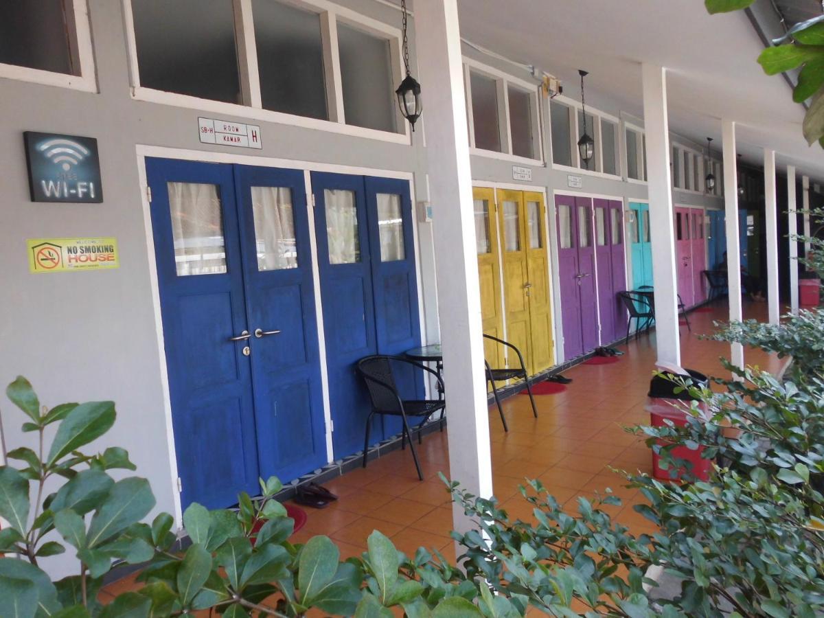 Home Addicts Hostel Yogyakarta Exterior photo