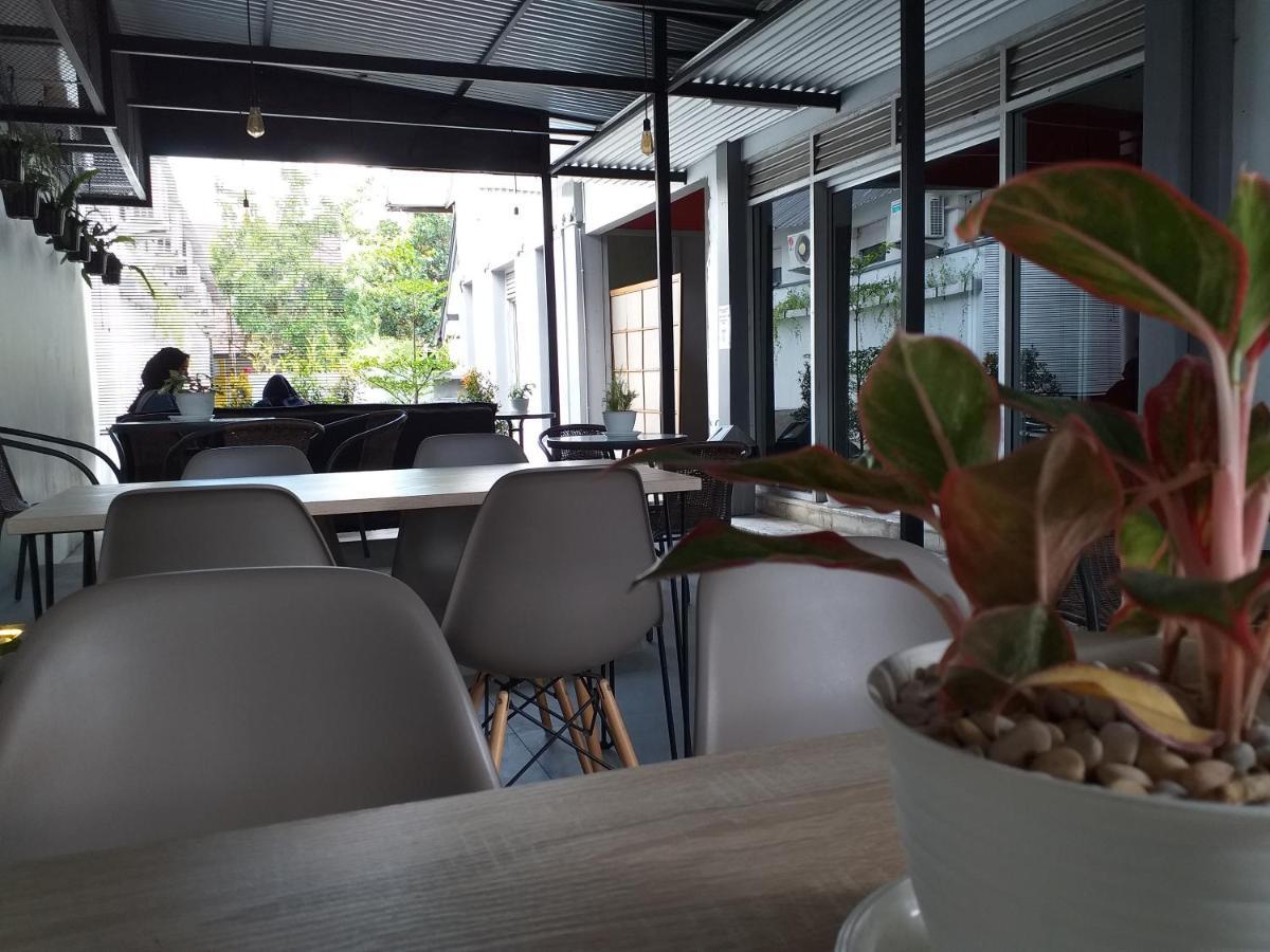 Home Addicts Hostel Yogyakarta Exterior photo