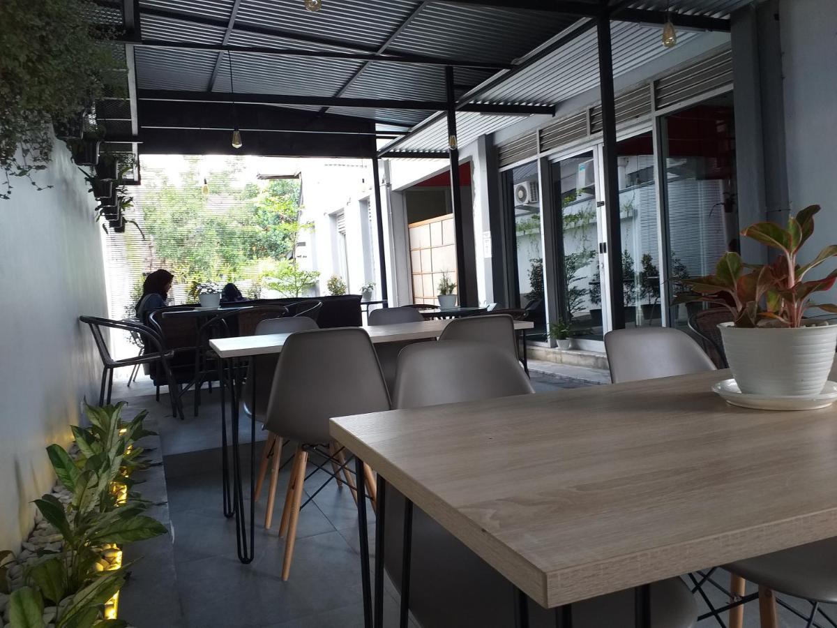 Home Addicts Hostel Yogyakarta Exterior photo