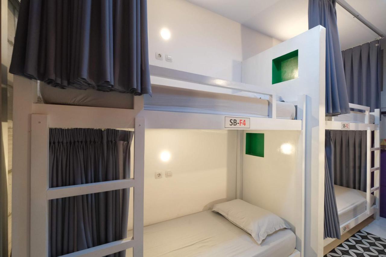 Home Addicts Hostel Yogyakarta Exterior photo
