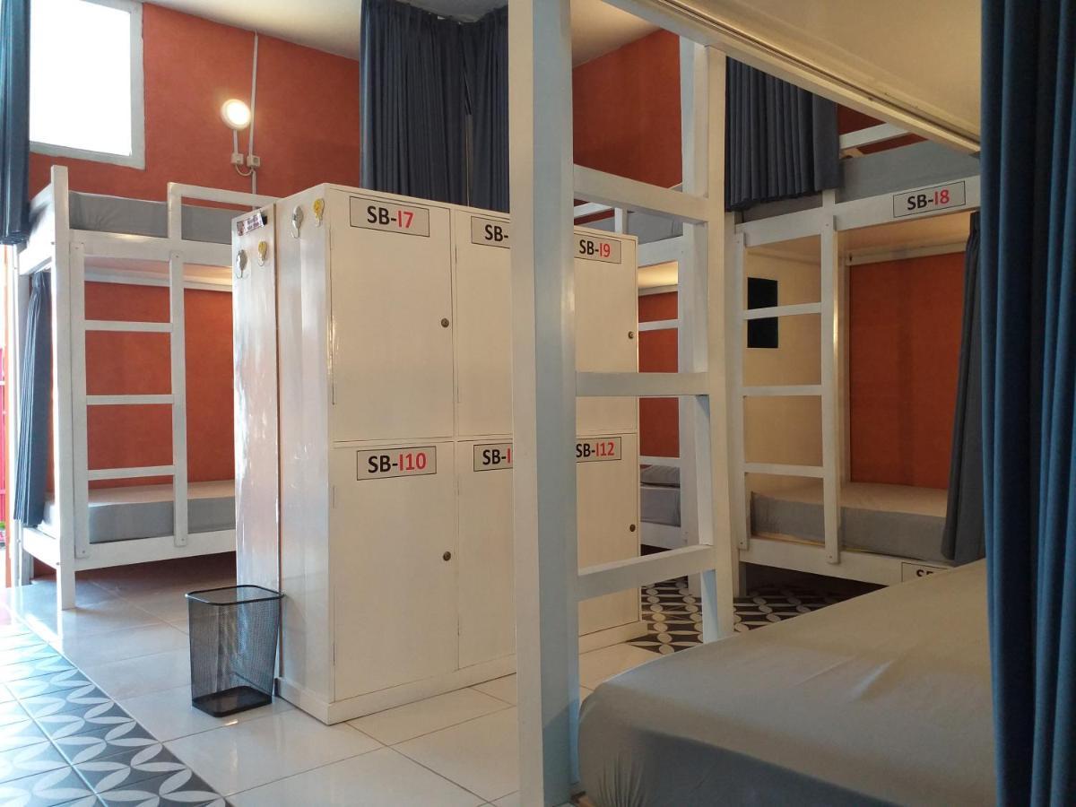 Home Addicts Hostel Yogyakarta Exterior photo