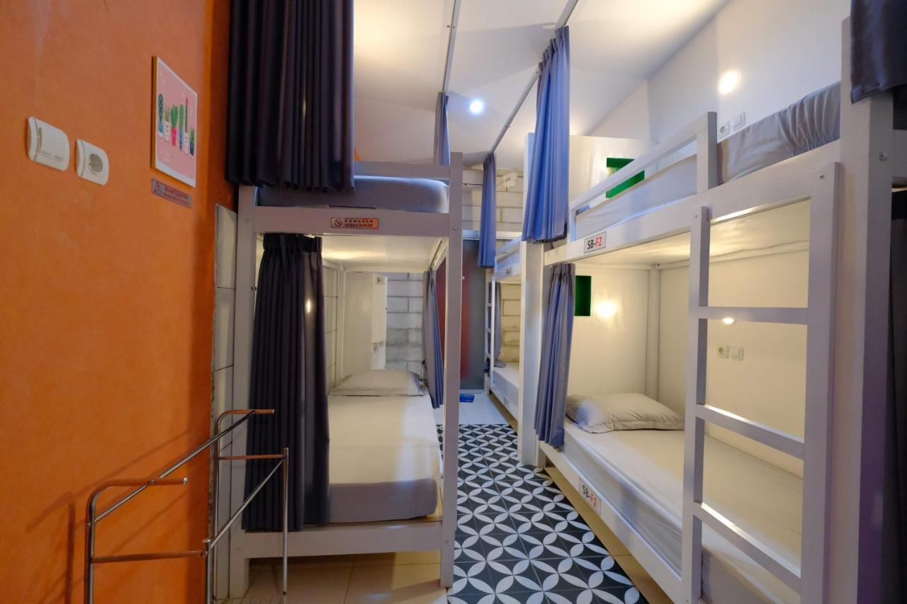 Home Addicts Hostel Yogyakarta Exterior photo