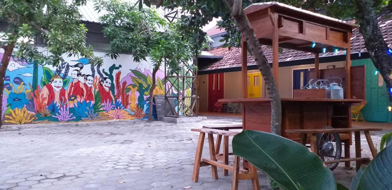 Home Addicts Hostel Yogyakarta Exterior photo