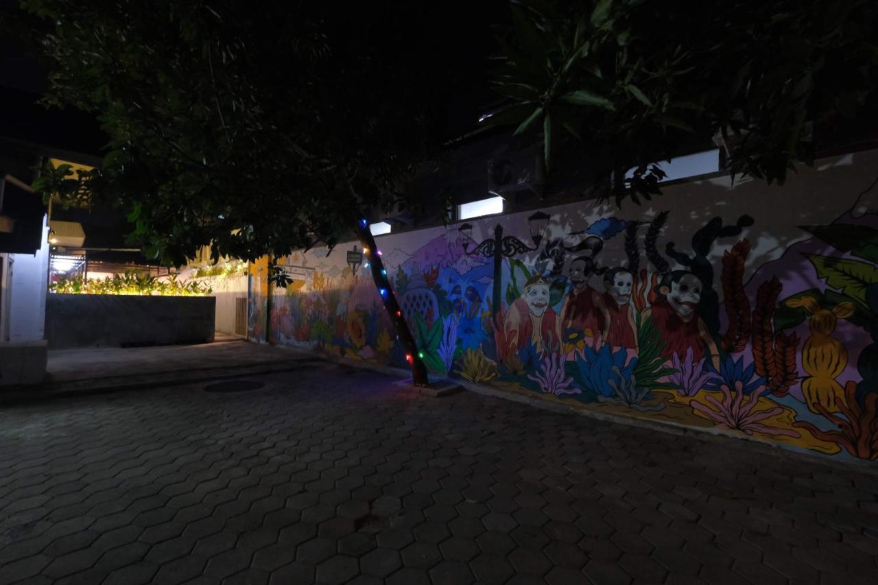 Home Addicts Hostel Yogyakarta Exterior photo