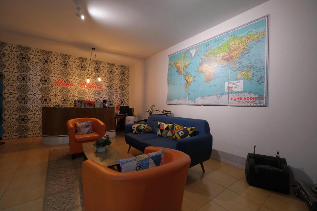 Home Addicts Hostel Yogyakarta Exterior photo