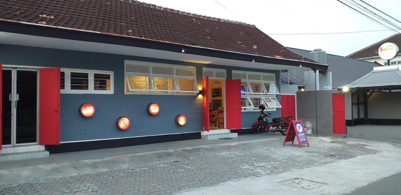 Home Addicts Hostel Yogyakarta Exterior photo