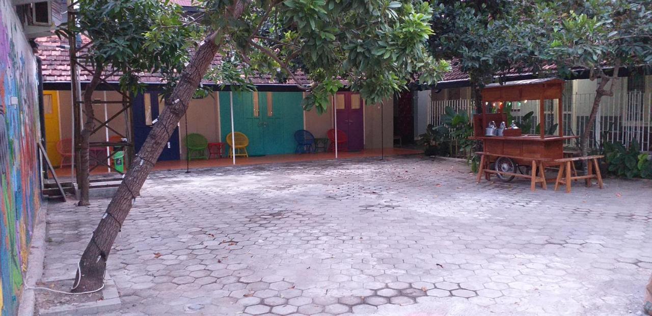 Home Addicts Hostel Yogyakarta Exterior photo