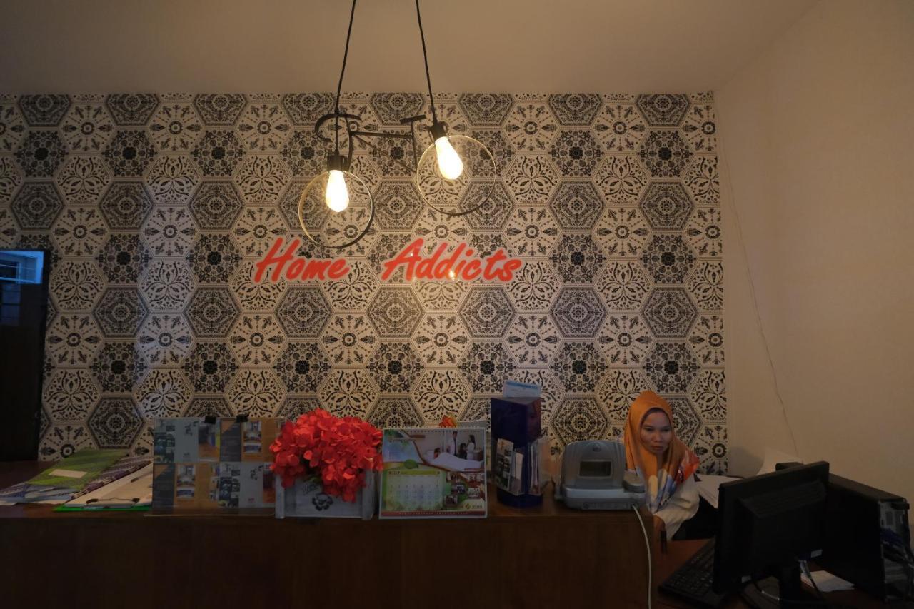 Home Addicts Hostel Yogyakarta Exterior photo