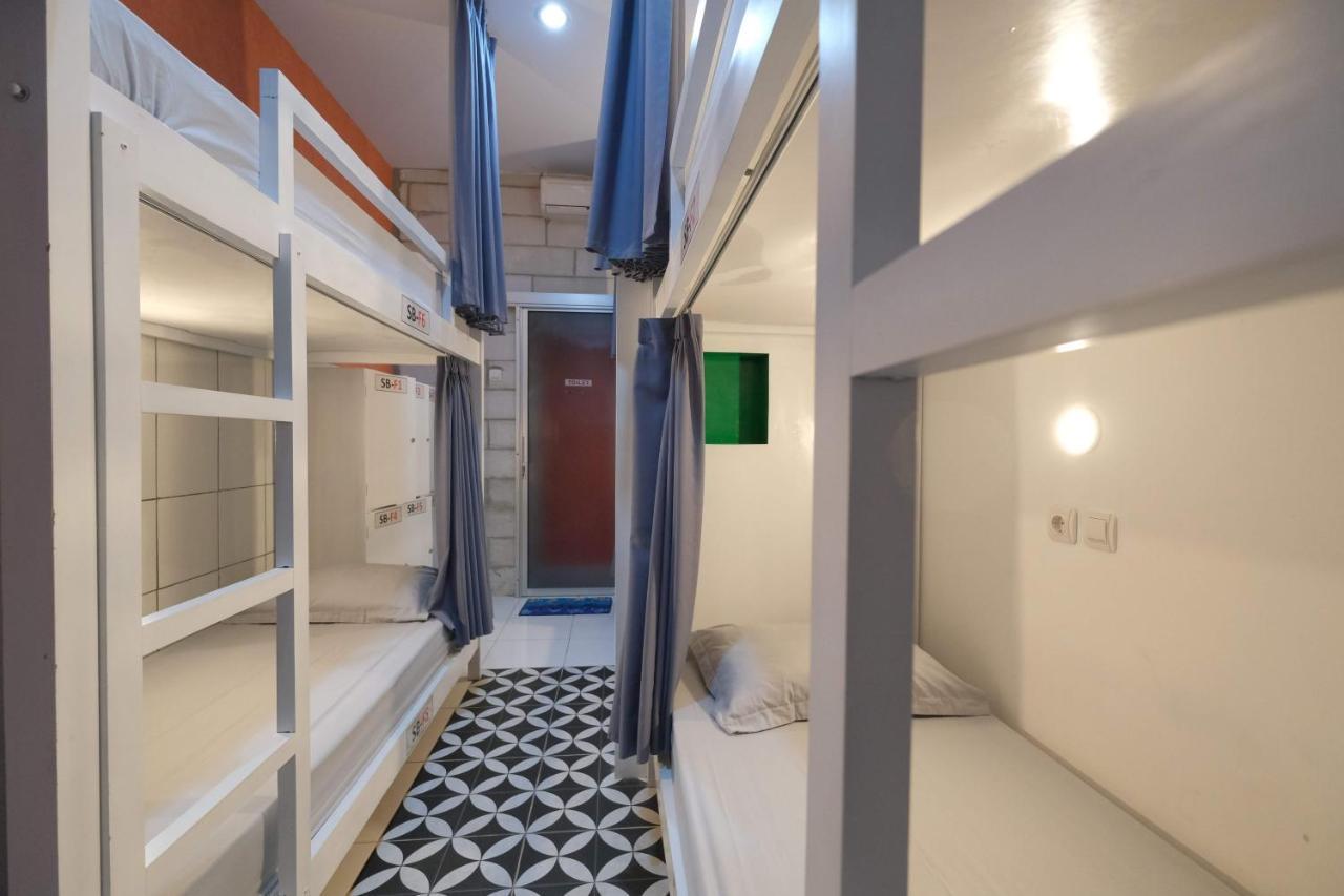 Home Addicts Hostel Yogyakarta Exterior photo