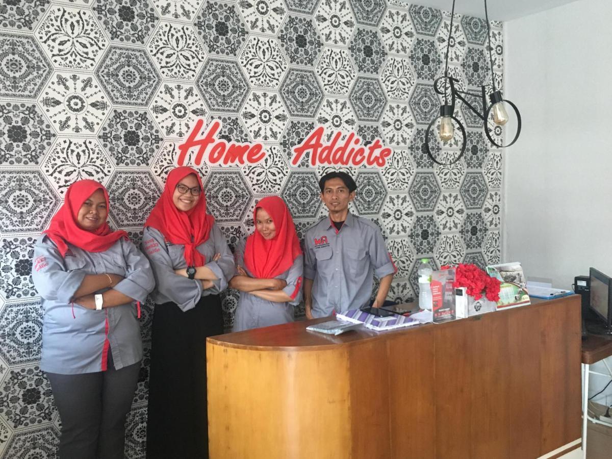 Home Addicts Hostel Yogyakarta Exterior photo