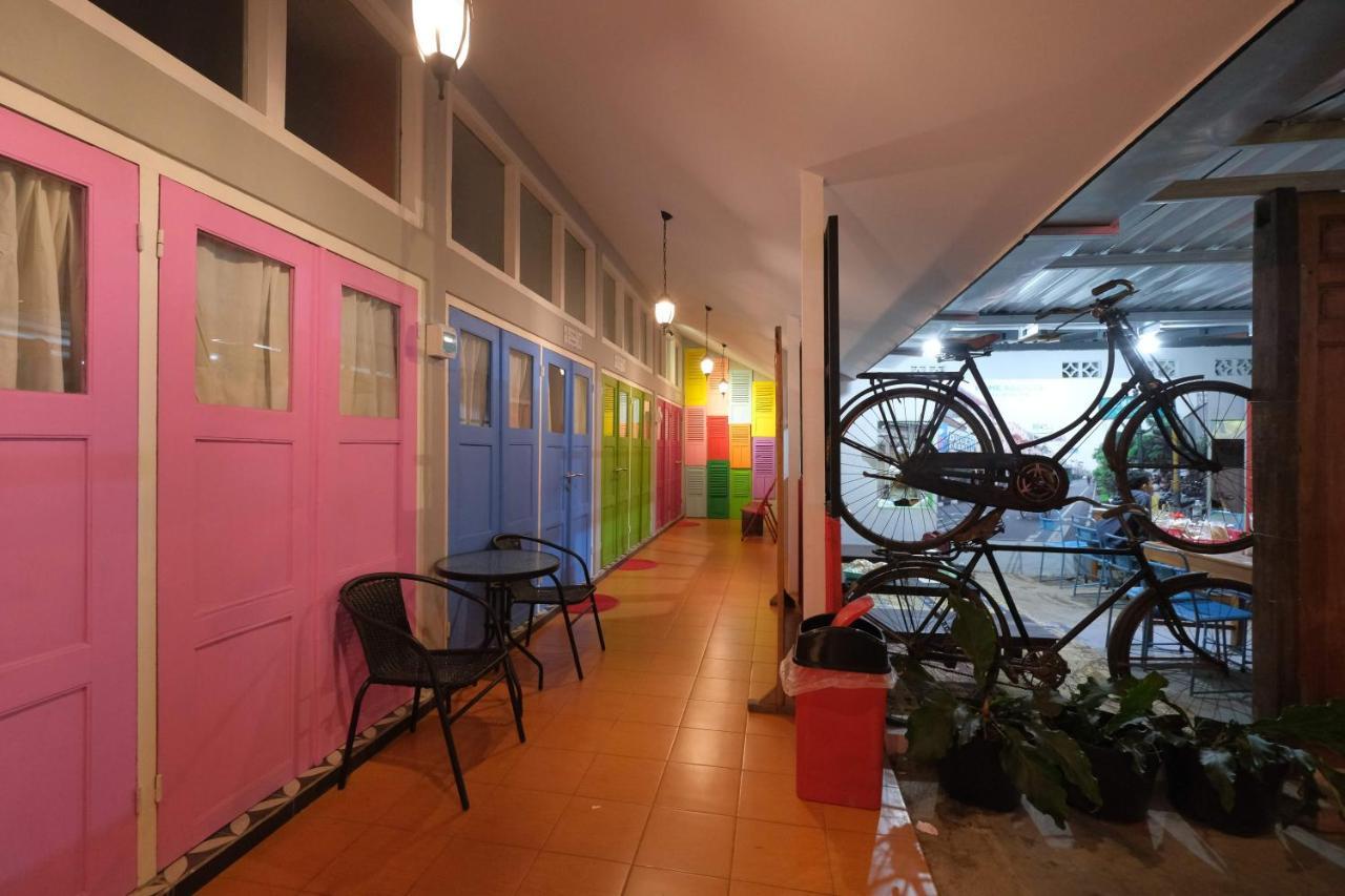 Home Addicts Hostel Yogyakarta Exterior photo