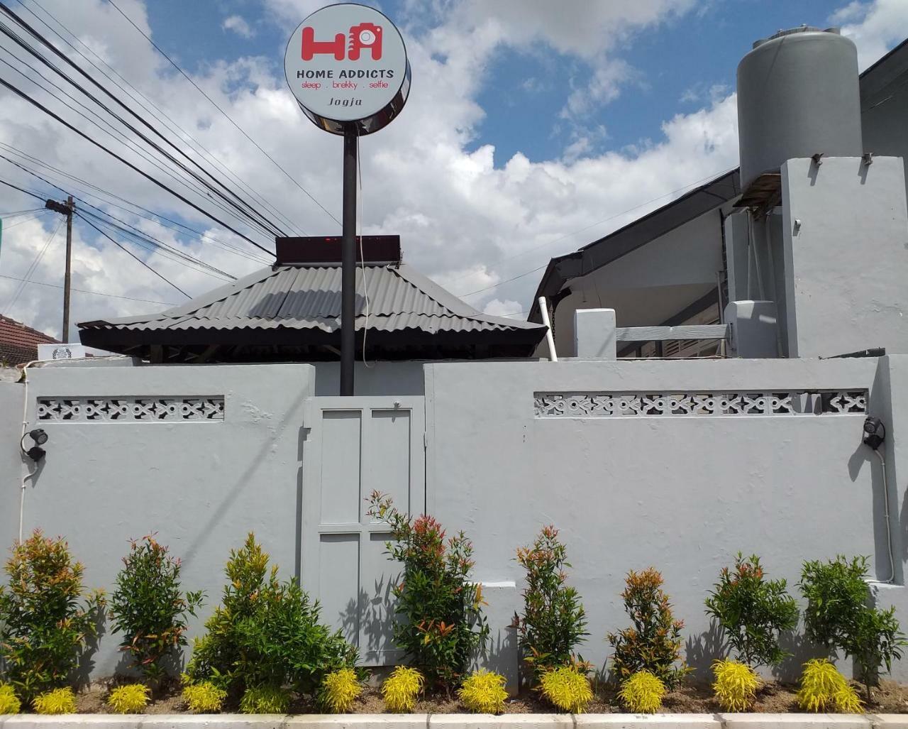 Home Addicts Hostel Yogyakarta Exterior photo