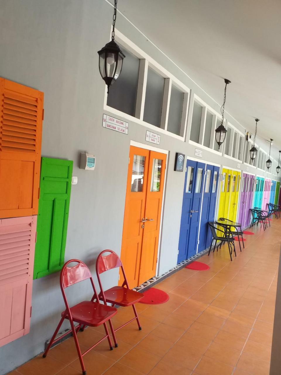 Home Addicts Hostel Yogyakarta Exterior photo