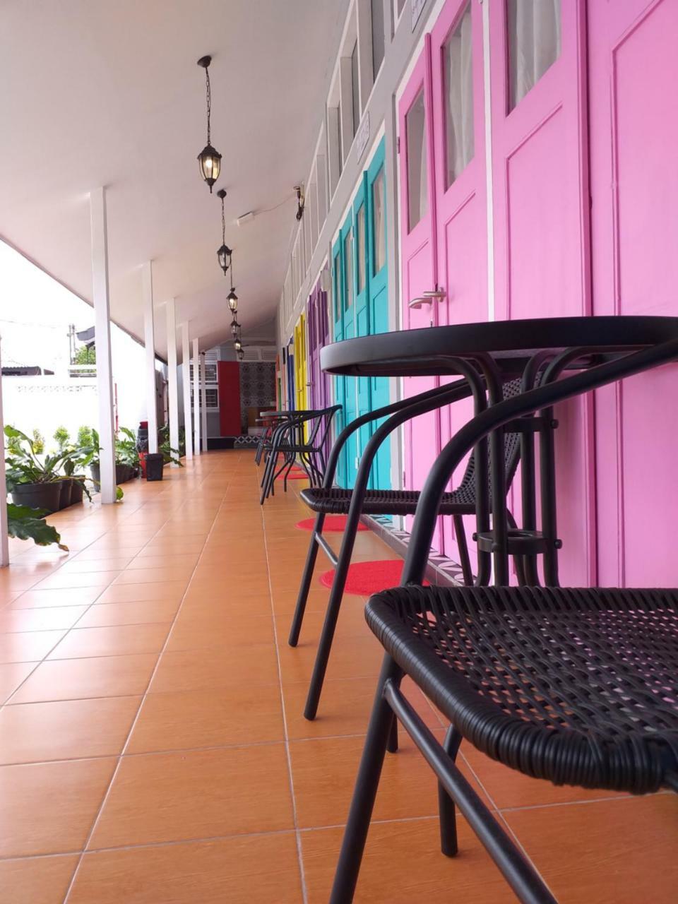 Home Addicts Hostel Yogyakarta Exterior photo