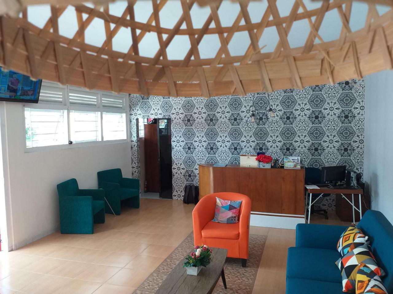Home Addicts Hostel Yogyakarta Exterior photo