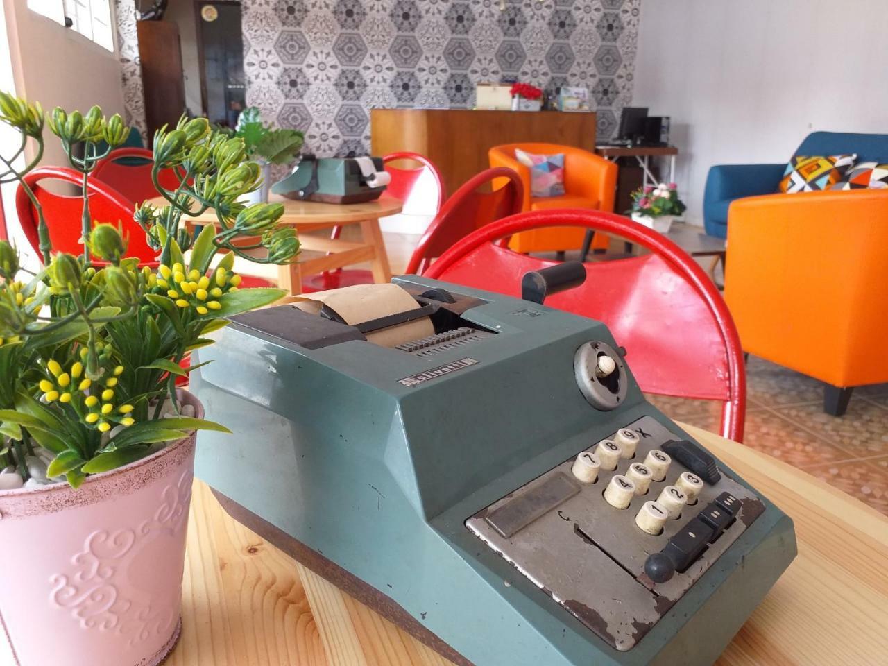 Home Addicts Hostel Yogyakarta Exterior photo