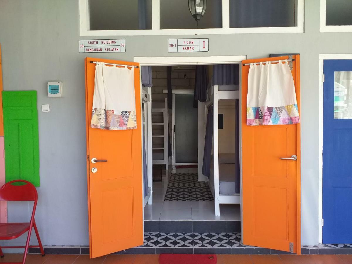 Home Addicts Hostel Yogyakarta Exterior photo